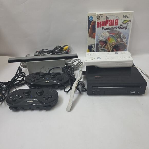 Nintendo Wii Console Bundle 512mb, 2 Games, 4 Remotes, Sensor Plus Cords Tested - Picture 2 of 16